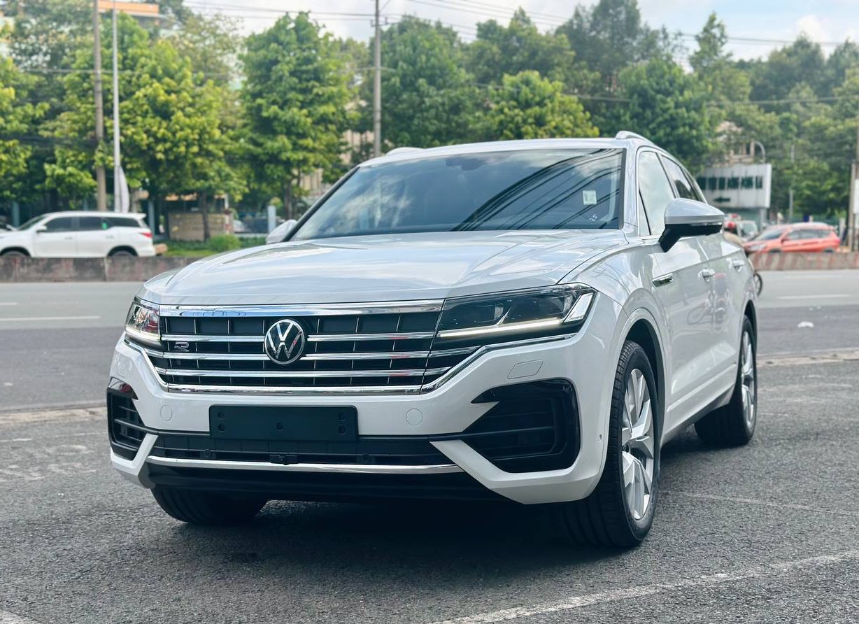 Trải nghiệm và đánh giá Volkswagen Touareg: SUV sang cỡ E ngập tràn công nghệ